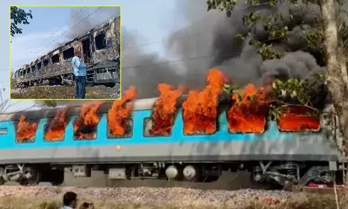 శ‌తాబ్ది ఎక్స్‌ప్రెస్‌లో అగ్నిప్రమాదం