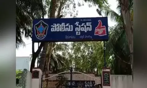 కంచే చేలు మేసినట్టు.. పోలీస్ స్టేషన్లో డబ్బు మాయం.. కొట్టేసింది పోలీసులే..!