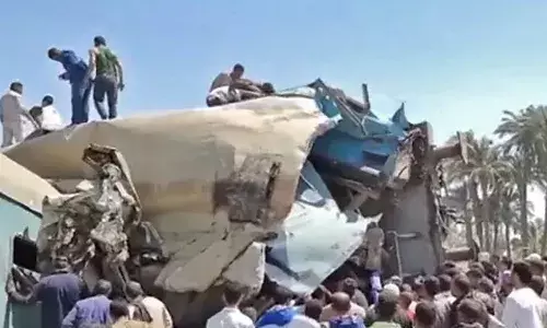 ఘోర రైలు ప్ర‌మాదం.. 32 మంది మృతి