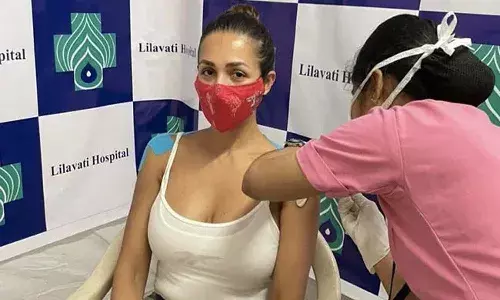 Malaika Arora Gets Corona vaccine