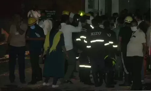 కొవిడ్ ఆసుపత్రిలో భారీ అగ్నిప్రమాదం.. నలుగురు దుర్మరణం