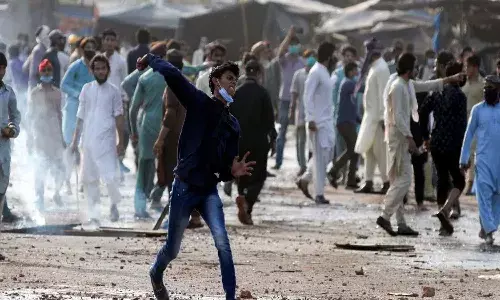 అట్టుడుకుతున్న పాకిస్థాన్