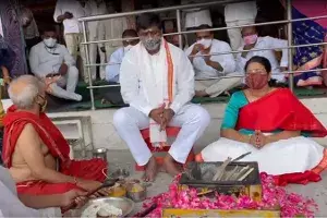 prays for KCR prays for KCR
