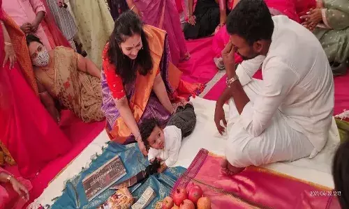 అన్నప్రాసన రోజు కత్తి పట్టిన పరిటాల రవి మనవడు.. పరిటాల శ్రీరామ్ షాకింగ్ రియాక్షన్