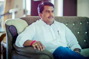 మంచి మనసున్న తిరుపతన్న.. ప్రజల మనిషిగా అసెంబ్లీకి వెళ్ళాలన్నా.. మంచి మనసున్న తిరుపతన్న.. ప్రజల మనిషిగా అసెంబ్లీకి వెళ్ళాలన్నా..