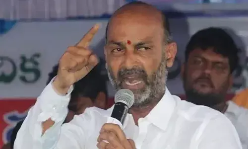 ఇన్ని రోజులు ఈటెల‌ అవినీతి కనిపించలేదా.? మిగతా వారిపై చర్యలేవి.?