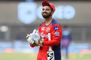 కడుపులో నొప్పితో విలవిల్లాడిన కె.ఎల్.రాహుల్.. ఆసుపత్రికి తరలింపు..! కడుపులో నొప్పితో విలవిల్లాడిన కె.ఎల్.రాహుల్.. ఆసుపత్రికి తరలింపు..!