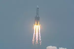 Falling Chinese rocket to crash to Earth Falling Chinese rocket to crash to Earth