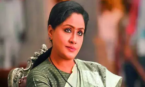 Vijayashanti fire on govt