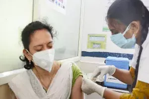 తెలంగాణ ప్రభుత్వ కీలక నిర్ణయం.. నేటి నుంచి రెండో డోసు వారికే టీకాలు.. స్లాట్ బుకింగ్ అవసరం లేదు తెలంగాణ ప్రభుత్వ కీలక నిర్ణయం.. నేటి నుంచి రెండో డోసు వారికే టీకాలు.. స్లాట్ బుకింగ్ అవసరం లేదు