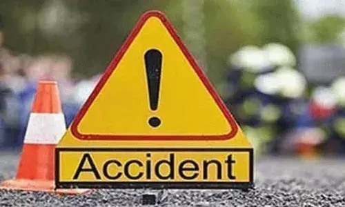 అబ్దుల్లాపూర్మెట్ వద్ద ఘోర రోడ్డు ప్రమాదం.. దంపతుల మృతి