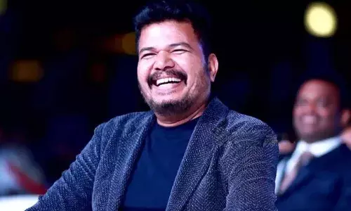 డైరెక్టర్ శంకర్ కు ఈ చిక్కులు ఏంటో.. రామ్ చరణ్ తో సినిమా ఎప్పుడో..?