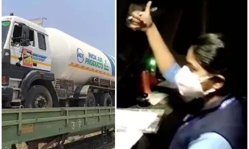 ఆక్సిజన్ ఎక్స్‌ప్రెస్‌ను నడిపిన మహిళా సిబ్బంది