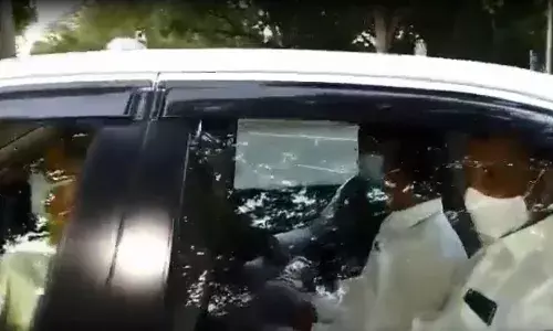 బీజేపీ ఛీప్ జేపీ నడ్డాతో భేటీ అయిన ఈటెల