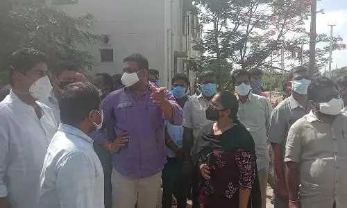 కొవిడ్‌ ఆసుప‌త్రిని పరిశీలించిన‌ మంత్రి మేకపాటి