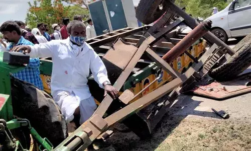 కామారెడ్డిలో రోడ్డు ప్రమాదం.. పెళ్లింట విషాదం