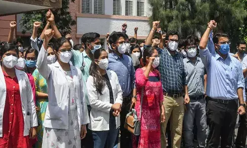 ఏపీ ప్రభుత్వానికి జూనియర్ డాక్టర్ల షాక్.. 9నుండి సమ్మెబాట