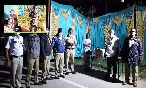 భర్తతో గొడవ..  భుజాలపై పిల్లాడితో..