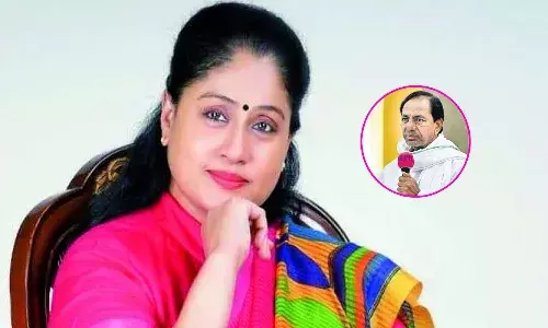 ఓట్ల పండగప్పుడు తప్ప ఫాంహౌస్, ప్రగతి భవన్ వదిలిరారు : విజయశాంతి