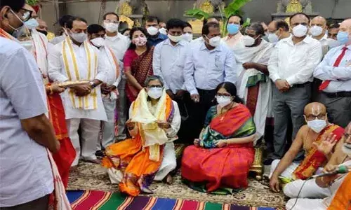 యాదాద్రీశుడిని దర్శించుకున్న సీజేఐ ఎన్వీ రమణ దంపతులు