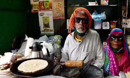 బాబా కా దాబా ఓనర్ ఆత్మహత్యాయత్నం