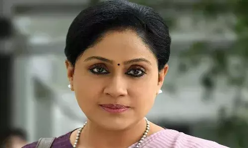 మంత్రిగారు ధైర్యం చెయ్యలేని దుస్థితి కనిపించింది : విజయశాంతి
