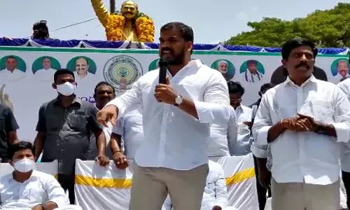 లోకేష్‌పై నిప్పులు చెరిగిన మంత్రి