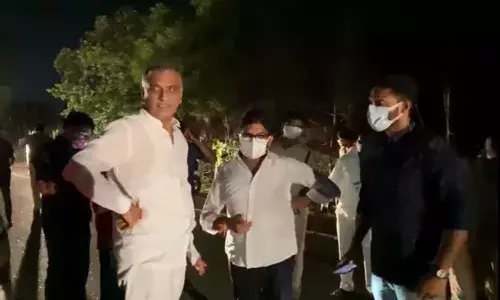 మంత్రి హరీశ్ రావుకు తప్పిన ప్రమాదం