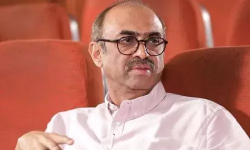 నిర్మాత సురేష్ బాబుకు షాకిచ్చిన కేటుగాడు.. టీకాలు ఇప్పిస్తానంటూ..