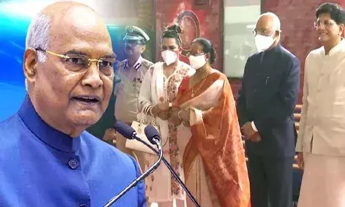 రైలులో సొంత ఊరికి వెళ్లిన రాష్ట్రపతి దంపతులు