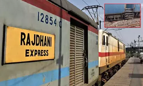 పట్టాలు తప్పిన రాజధాని ఎక్స్ప్రెస్