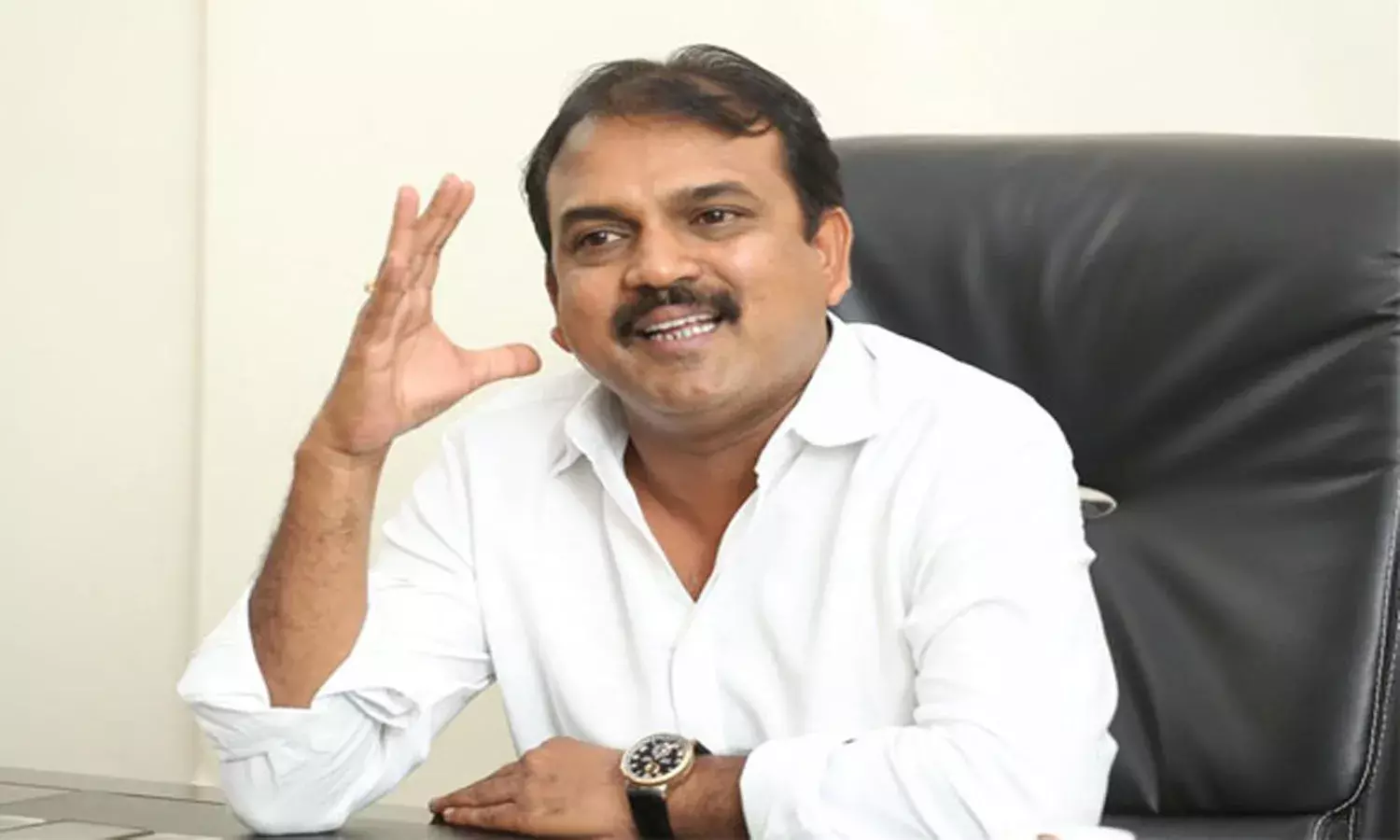 ద‌ర్శ‌కుడు కొర‌టాల శివ సంచ‌ల‌న నిర్ణ‌యం