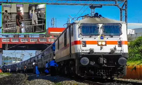 ప్రయాణీకులకు అలర్ట్.. రైల్వే టికెట్ బుకింగ్ కు అవి తప్పనిసరి..!