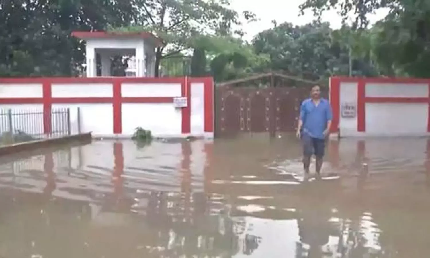 నీళ్లల్లో డిప్యూటీ సీఎం ఇల్లు