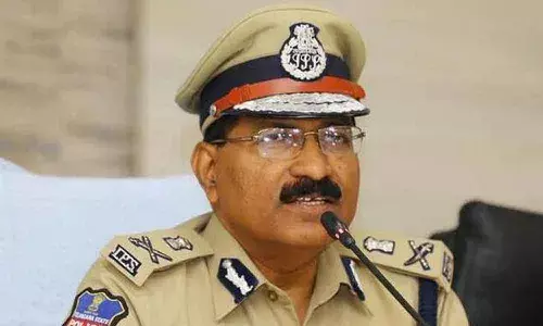 మరియమ్మ కుమారుడిని పరామర్శించిన డీజీపీ