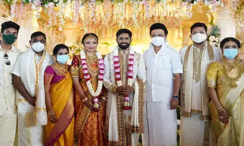 డైరెక్ట‌ర్ కూతురి పెళ్లికి హాజ‌రైన సీఎం.. ఫోటోలు వైర‌ల్‌