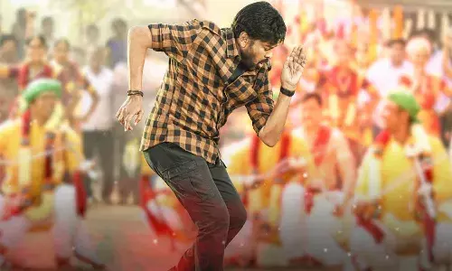 చిరు స్టెప్ వేస్తే.. ఆ మాత్రం రికార్డులు బద్దలవ్వవా..!