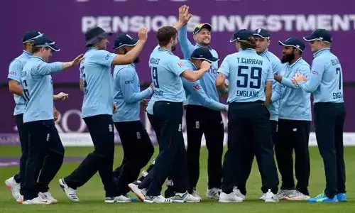 రెండు రోజుల్లో పాకిస్తాన్ తో సిరీస్.. ఇంగ్లండ్ క్రికెట్ బృందంలో ఏడుగురికి కరోనా పాజిటివ్