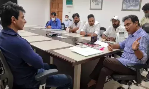 మంత్రి కేటీఆర్ను కలిసిన సోనూసూద్.. ఎందుకంటే..