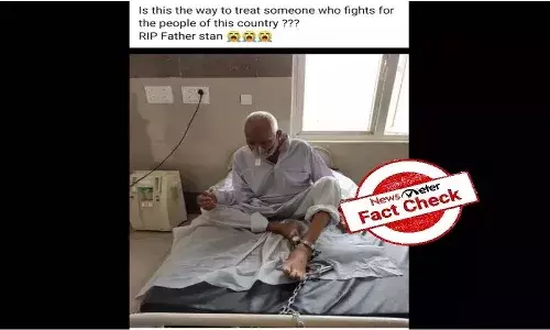 Fact Check : కాళ్లకు సంకెళ్లతో ఉన్నది స్టాన్ స్వామి అంటూ పోస్టులు వైరల్..!