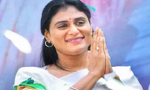 ఇడుపులపాయలో షర్మిల ప్రార్థనలు.. వైఎస్సార్టీపీ ఆవిర్భావం నేడు