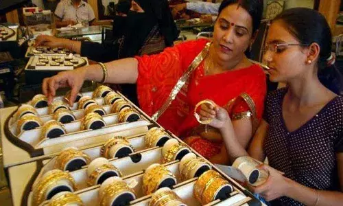 ఈ రోజు బంగారం, వెండి ధరలు ఎలా ఉన్నాయంటే..