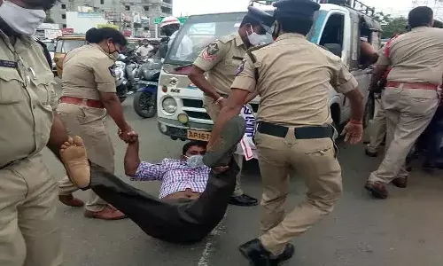 విజయవాడలో నిరుద్యోగుల నిరసన..!