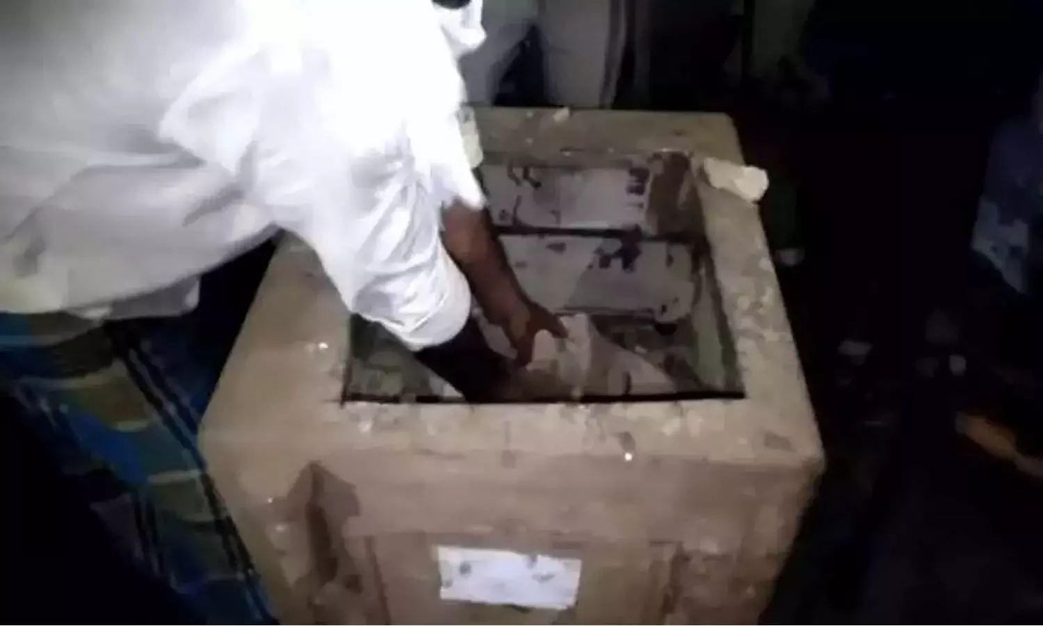 తెలంగాణలో బయటపడ్డ పురాతన కాలం నాటి లాకర్.. తెరచి చూస్తే