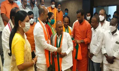 టీఆర్ఎస్కు గట్టి షాకిచ్చిన ఎమ్మెల్యే రఘునందన్