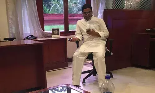 ప్రశాంత్ కిషోర్ 5 సార్లు ఫోన్ మార్చారట.. అయినా కూడా..!