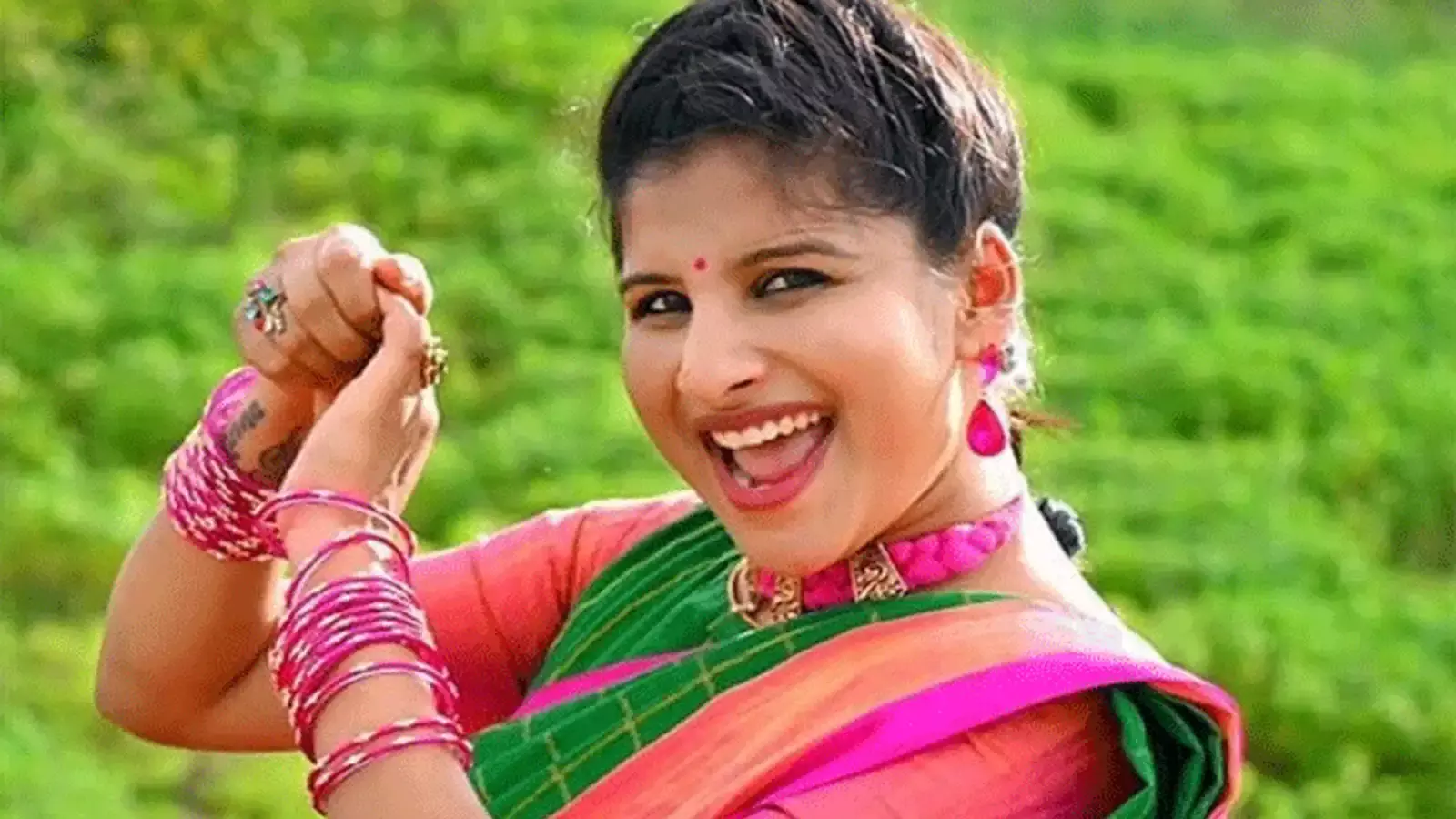 సింగర్ మంగ్లీపై పోలీసులకు ఫిర్యాదు..!