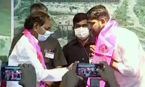 టీఆర్‌ఎస్‌లో చేరిన కౌశిక్‌ రెడ్డి