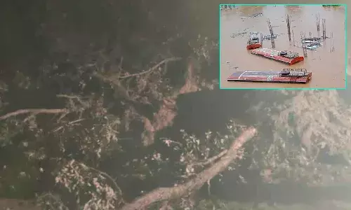 భారీ వర్షాలు.. విరిగిపడిన కొండచరియలు.. 30 మంది గల్లంతు ..!