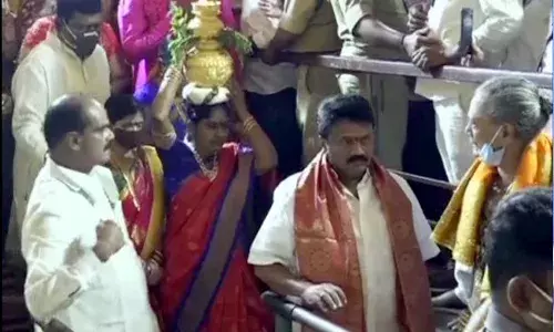 వైభవంగా ఉజ్జయిని మహంకాళీ బోనాలు